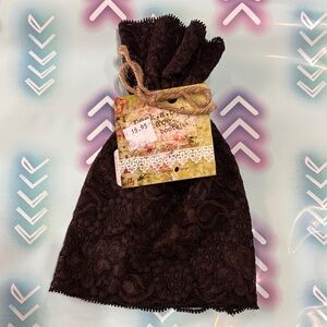 peek.a.boo chocolate lace for boots; size L